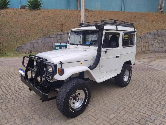 TOYOTA BANDEIRANTE 4.0 OJ50LV 4X4 TETO RIGIDO DIESEL 2P MANUAL TOYOTA BANDEIRANTE 4.0 OJ50LV 4X4 TETO RIGIDO DIESEL 2P MANUAL